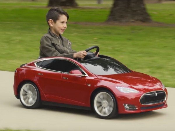 Teslaからバッテリー駆動の子ども電気自動車 001